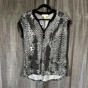 Diana belle animal print short sleeve blouse with 3 button neckline size large